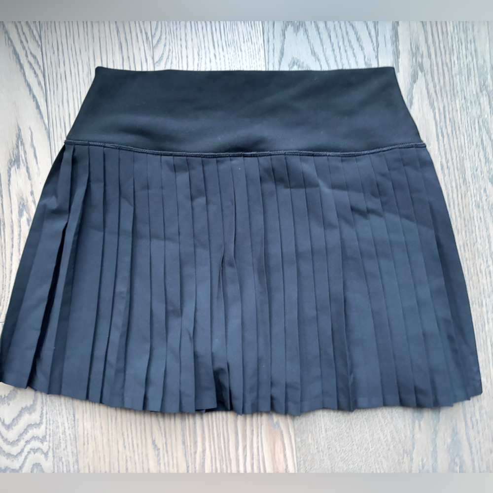 Abercrombie YPB black pleated tennis skort